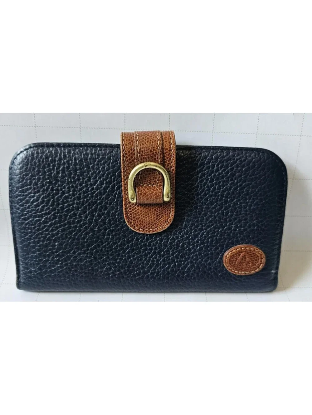Stone Mountain Black Leather Wallet Buckle Strap Organizer Coin Pocket